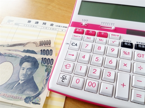 利用額が契約年月によって変動する